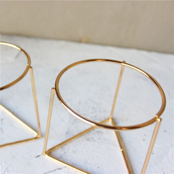 Top-down view of the air plant holder, showcasing its geometric shape and gold finish.