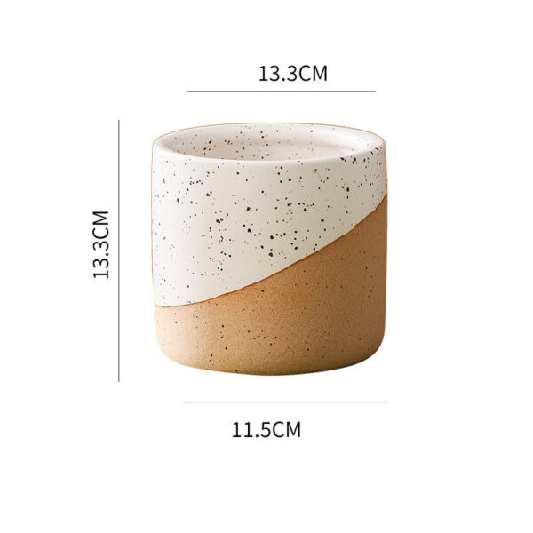 Medium ceramic pot with dimensions 11.5cm x 13.3cm